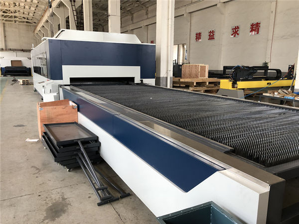2kw cnc光纤激光切割机,激光切割和雕刻机与交换台